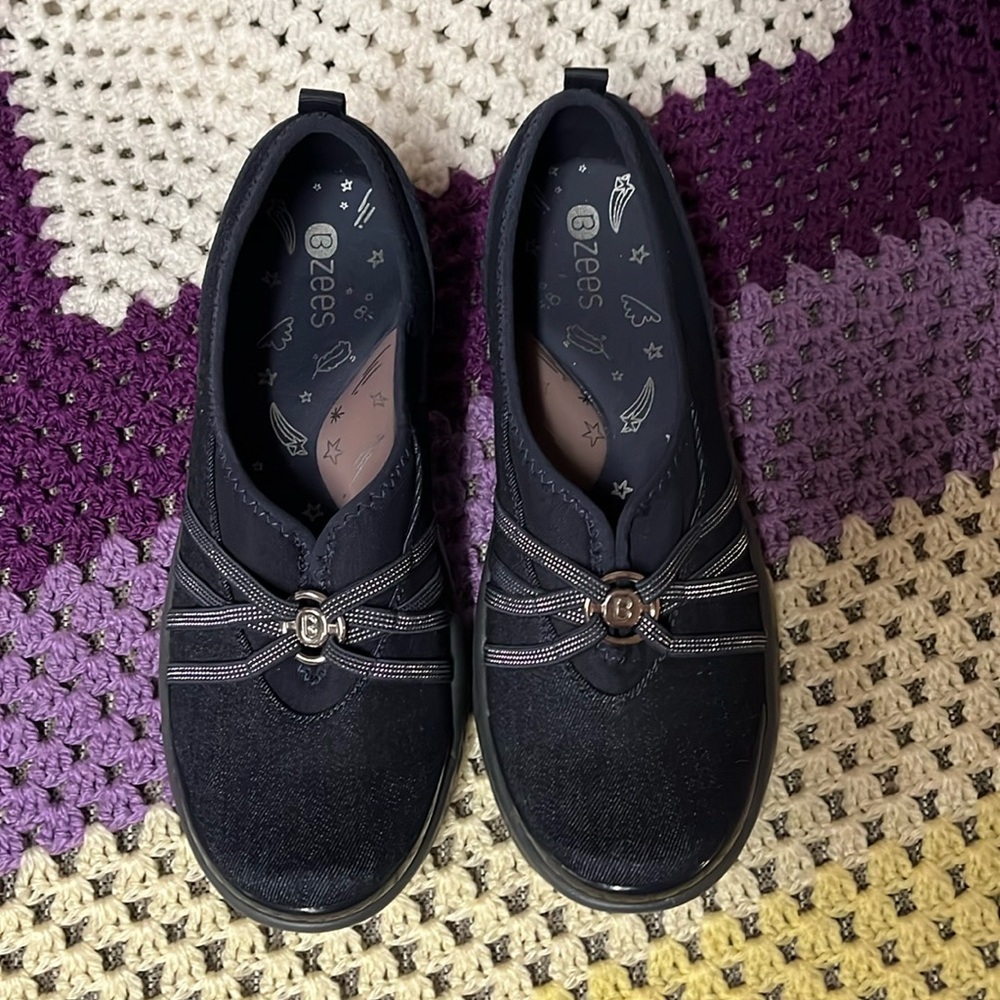 Brand New Bzees Ladies Shoes Size 9 Navy Demin Comfy Flats Slides Lightweight